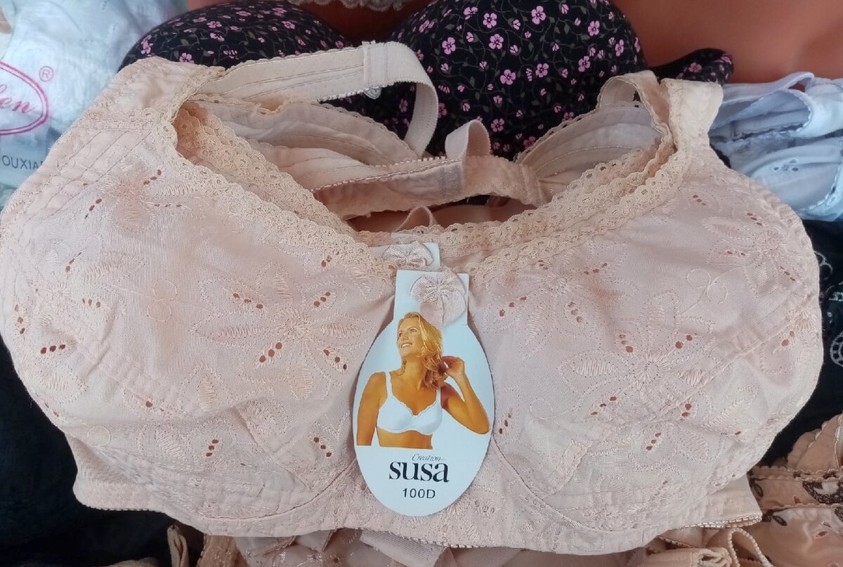 весьма неплохой лиф для взрослых женщин. Без косточек и с боковой отстрочкой