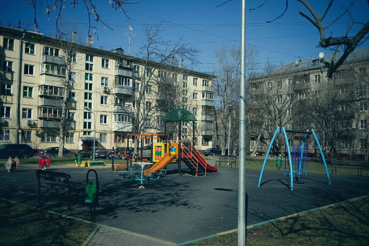 из личного архива, 26-28 марта 2020 Перово, на детской площадке никого. 