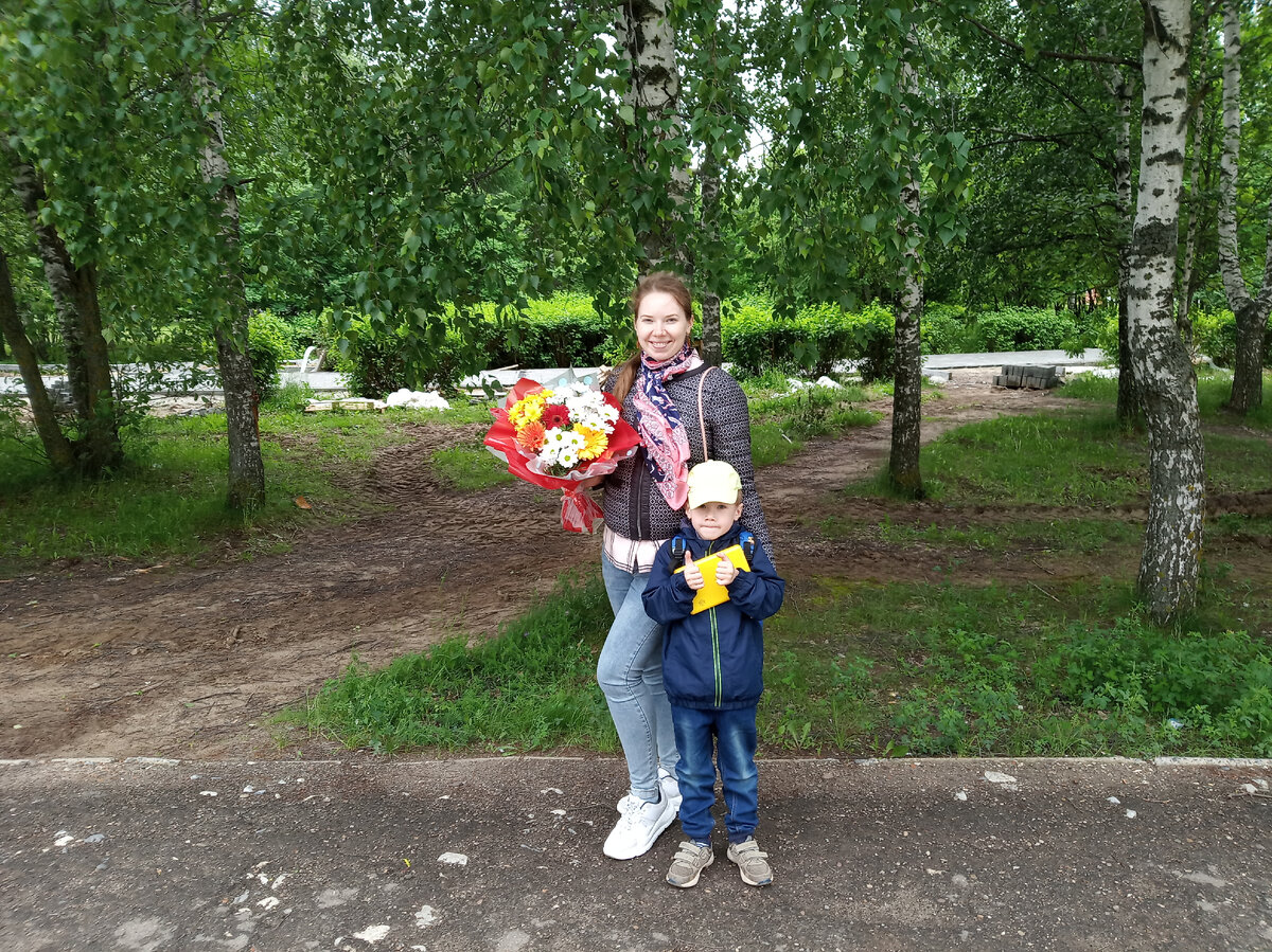 Это я на 5-ом месяце беременности, вместе с сыном