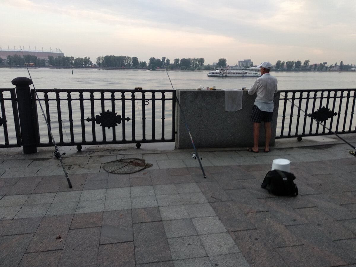 Рыбак и набережная Ростова-на Дону. Все фотографии автора публикации.