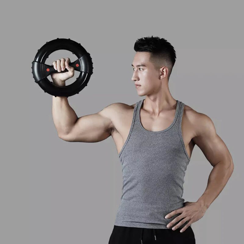Промо фото спортсмена с тренажером yunmai eccentric training fitness ring YMPS - A293. Фото из свободного доступа.