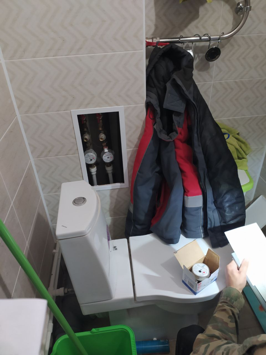 Сломался счетчик в квартире в новостройке. Нужно ли платить за его ...