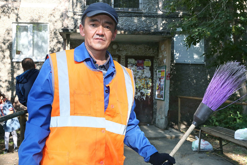 Если не будете читать книги, то будете мести дворы!