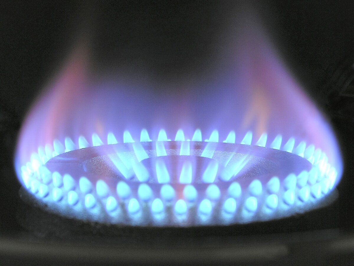 Газ в доме - мечта огромного числа домовладельцев и дачников в нашей стране. Фото из открытых источников, обработанное автором.