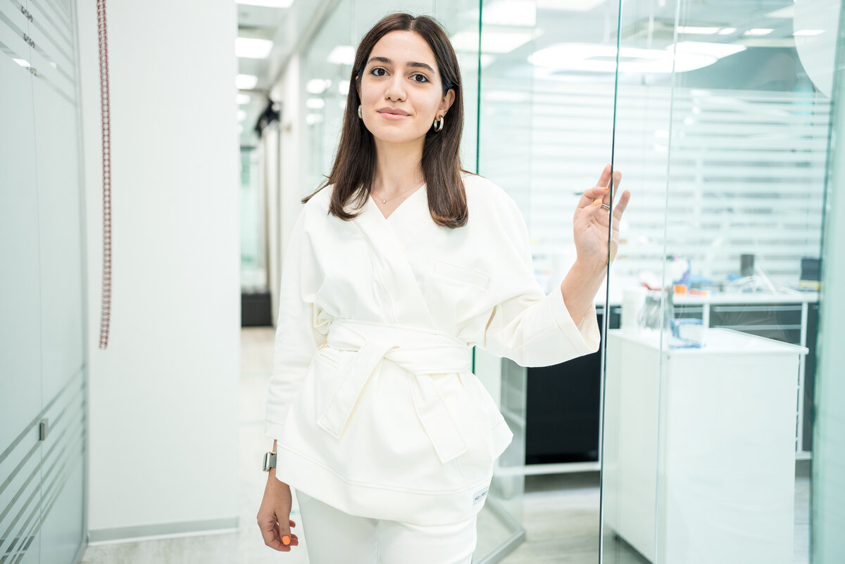 На фото лечащий врач юного пациента Тамбиева Лилия Ибрагимовна.