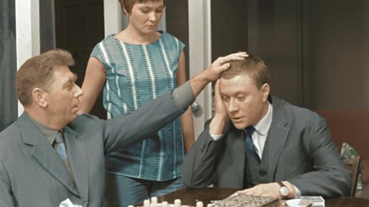 ТЕБЯ ПОСАДЯТ, А ТЫ НЕ ВОРУЙ. кадр из кинофильма "Берегись автомобиля"