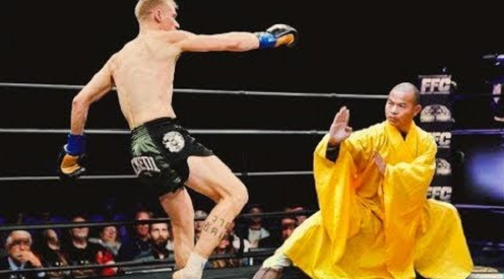 манах против боксера