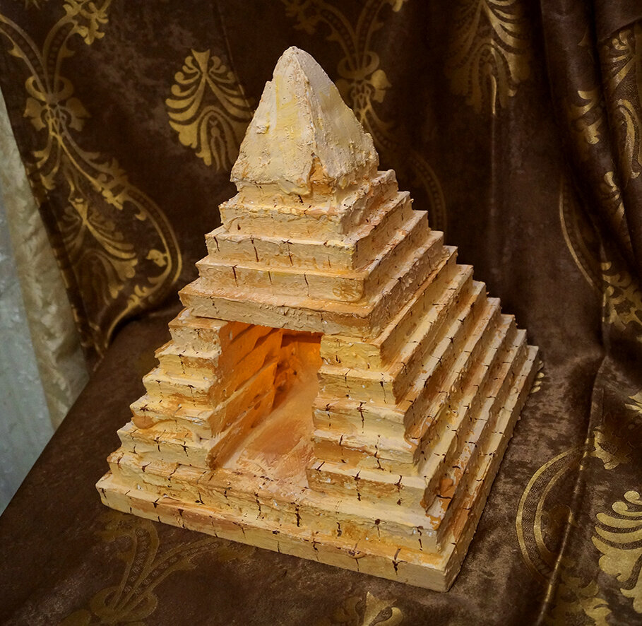 Египетская пирамида из картона