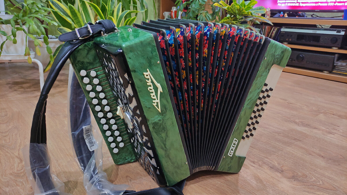 Листайте дальше->