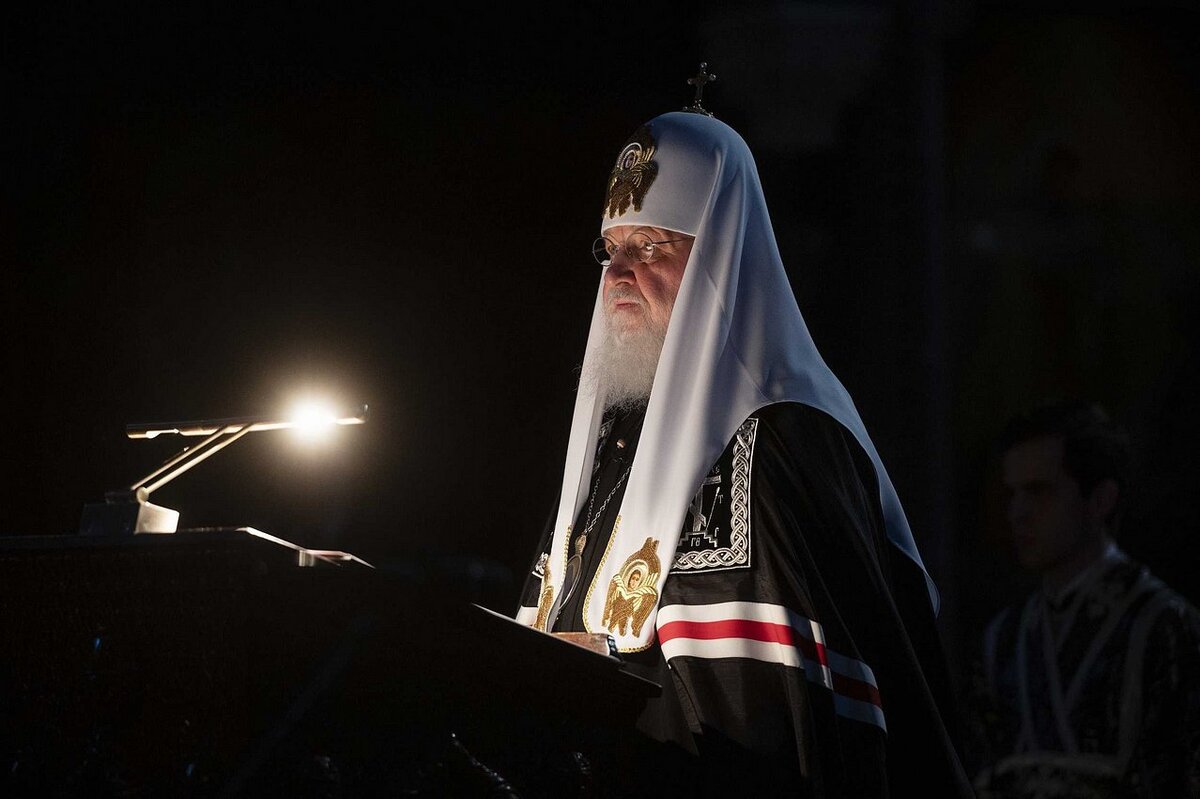 Патриарх кирилл. Московский батюшка кирилл. Патриарх молится. Бердянская епархия патриарх кирилл. Патриаршее молебное пение.