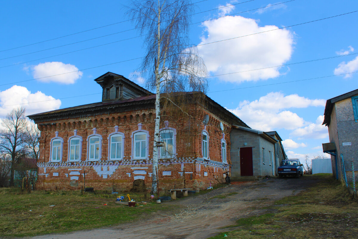 Заехали в Нижегородское село Тубанаевку, а там, что ни дом, то в два этажа  и построен в Царское время | Под зонтиком | Дзен