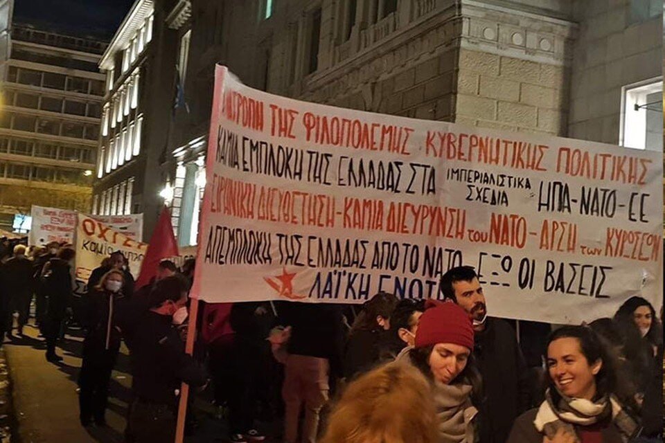     В городах Греции прошли мирные шествия в поддержку ДНР и ЛНР, сообщили в МИД ДНР.  СОЦСЕТИ