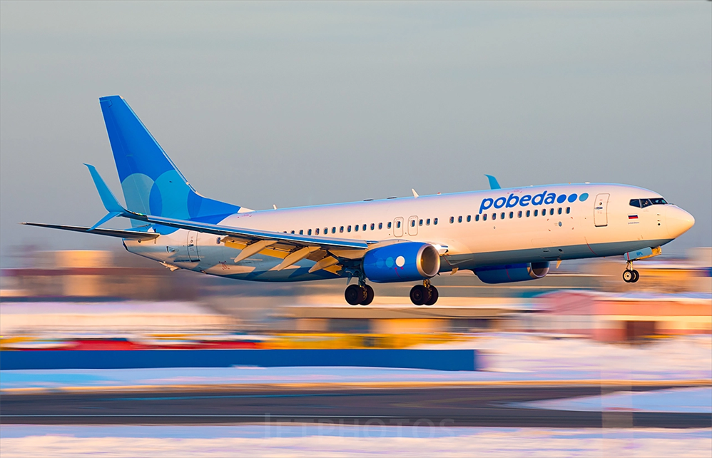 Самолеты победа рейсы. Boeing 737-8al. Авиакомпания победа Боинг. Boeing 737-8al победа. Победа самолетный парк.
