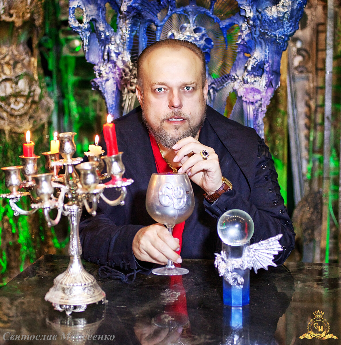 (© Copyright: Святослав Моисеенко «ПО ТУ СТОРОНУ ГЛЯНЦА…». Свидетельство № 218072900710) 