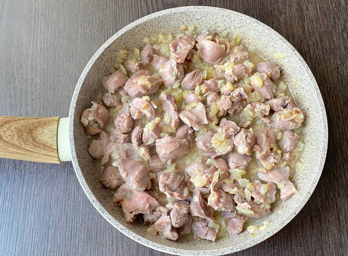 Рецепт: Куриные желудки в сметанно-горчичном соусе на RussianFood.com