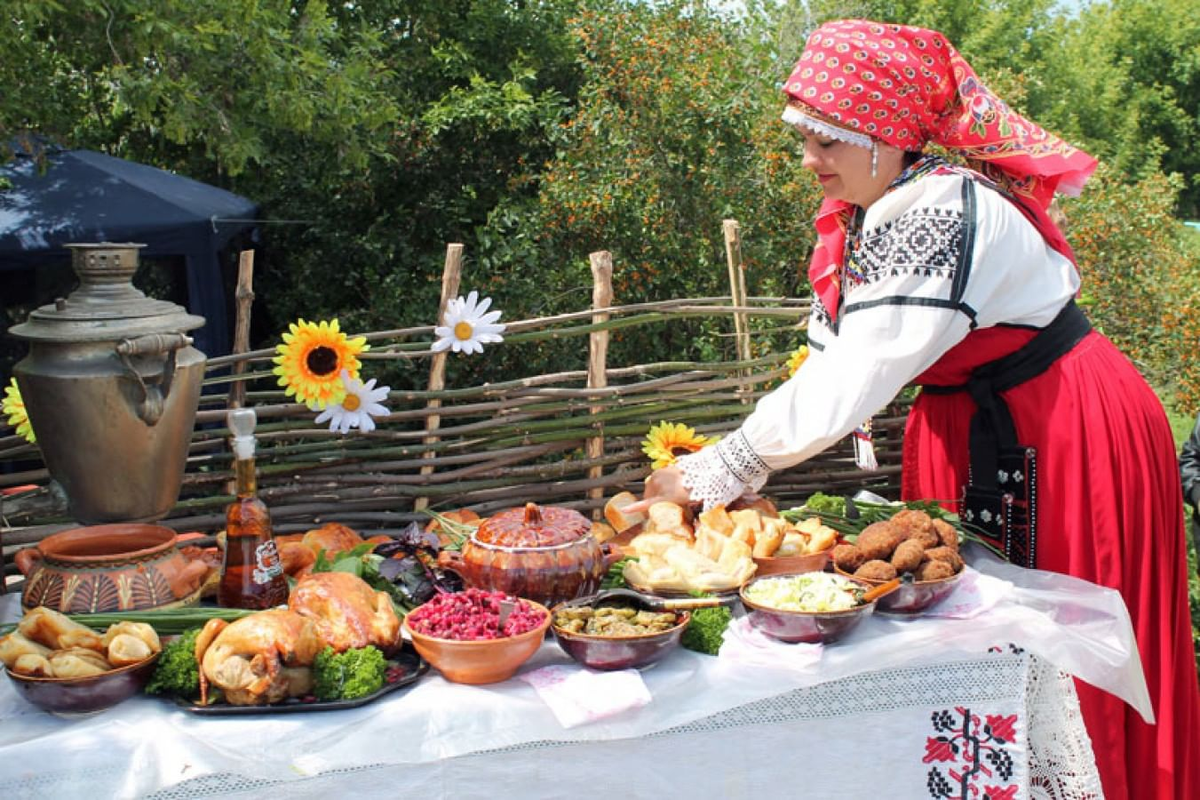 Кузьминки белорусская. Казачье подворье Ленинградская. Традиционный русский стол. Традиционная Казачья кухня. Кубанская кухня.