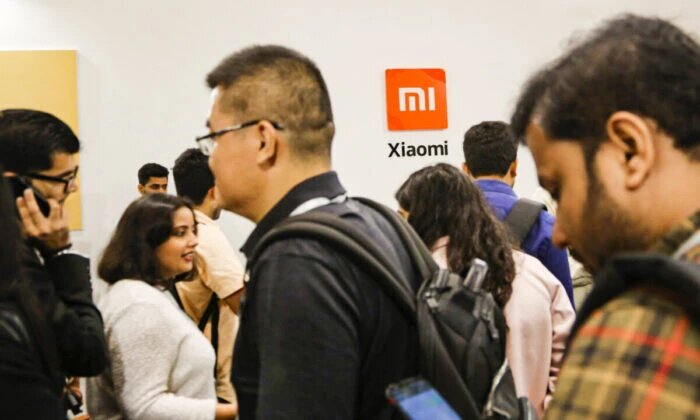 Гости собираются, чтобы посмотреть на новые продукты Xiaomi на мероприятии в Бангалоре, Индия, 17 сентября 2019 года. (Aijaz Rahi/AP Photo)