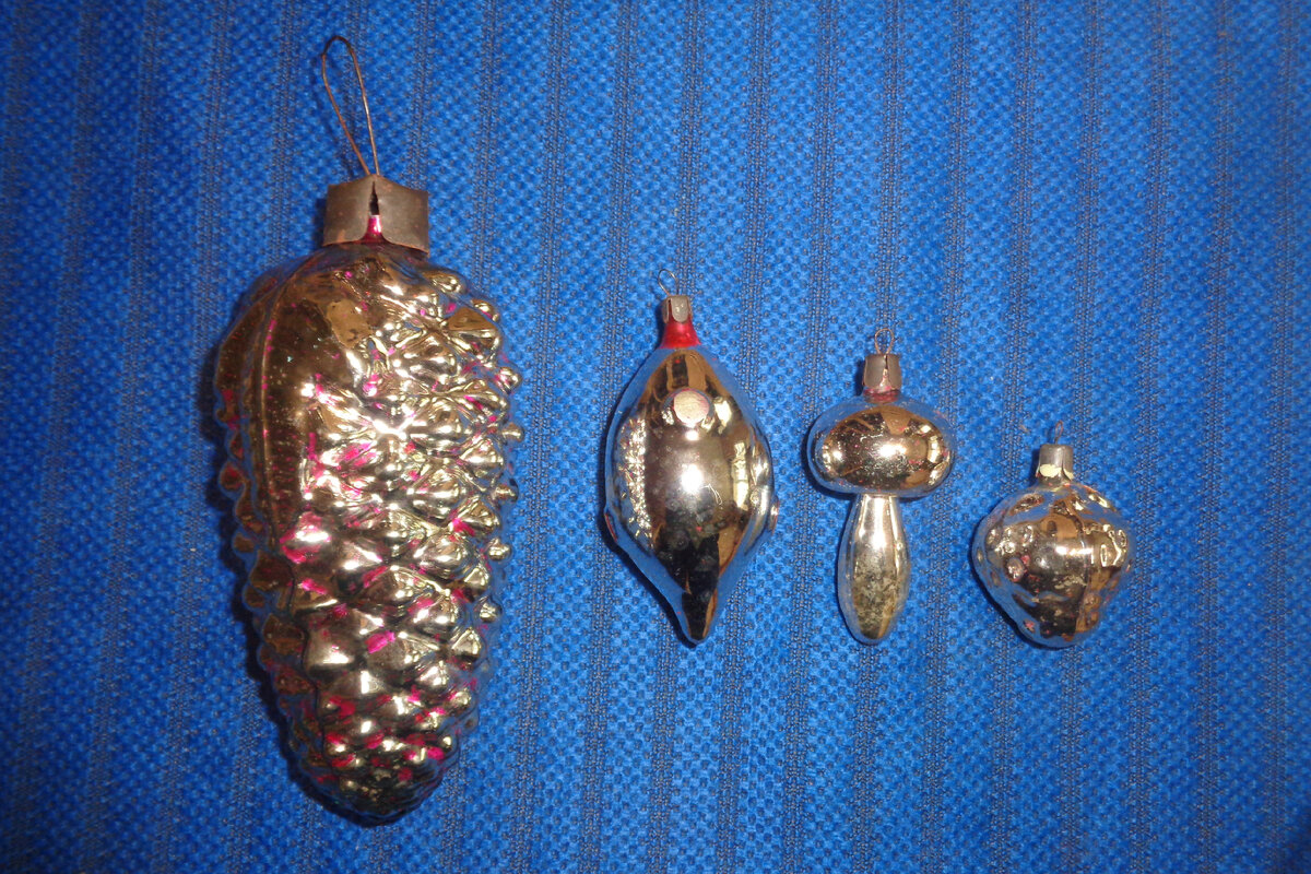 Игрушки с амальгамой после снятия поверхностной краски.