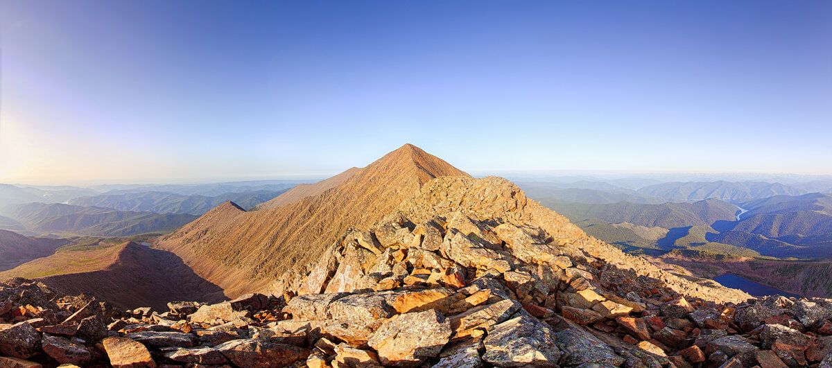 Хребет Борус. Фото Сергея Чумакова