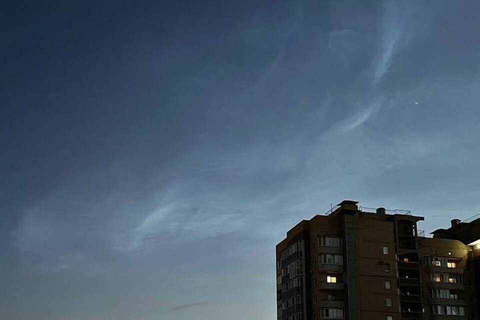     Серебристые облака заметили в небе над Петербургом в ночь на 6 июля  СОЦСЕТИ