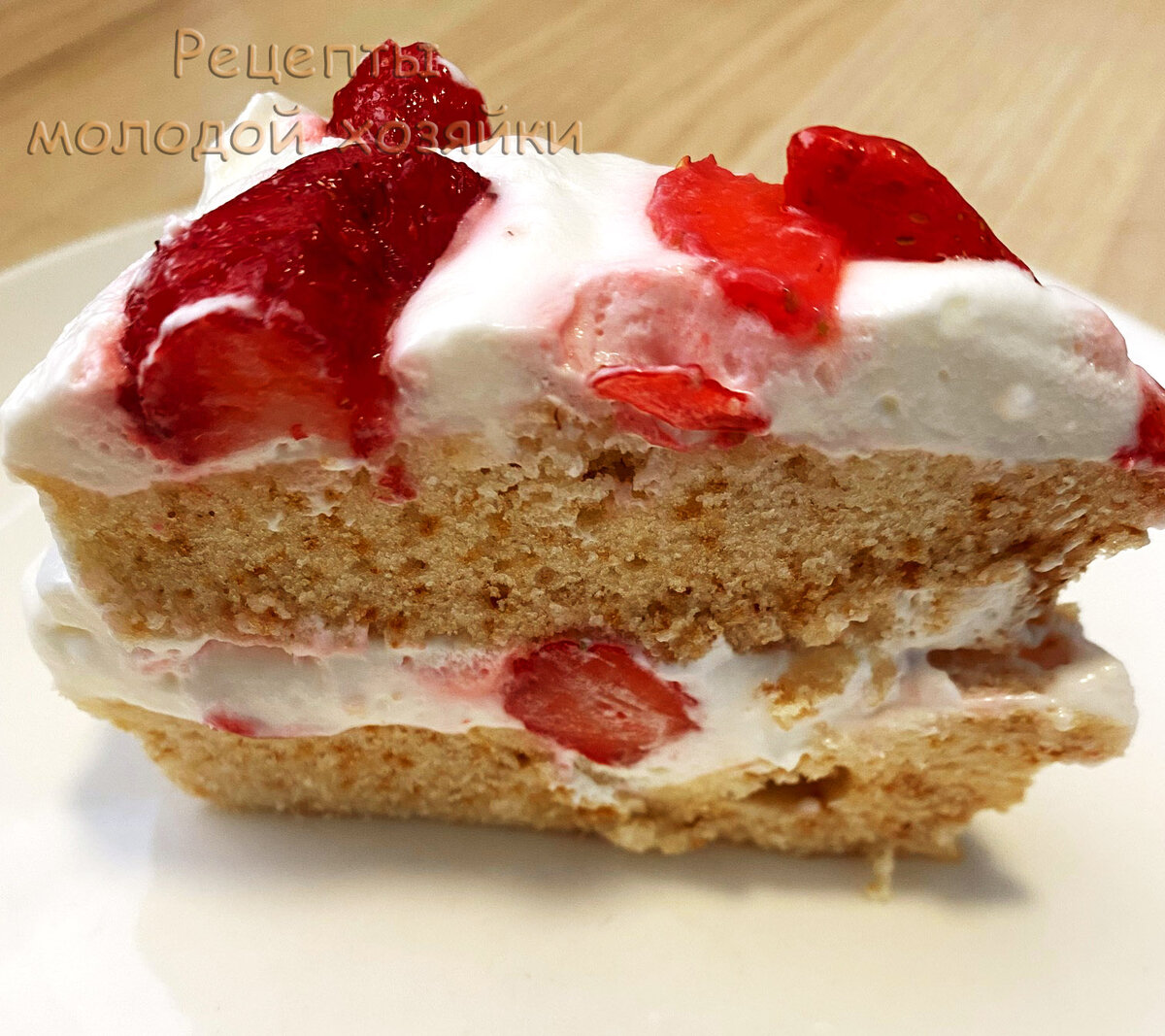 Быстрый летний торт с сезонной ягодкой, для выпечки даже духовка не нужна