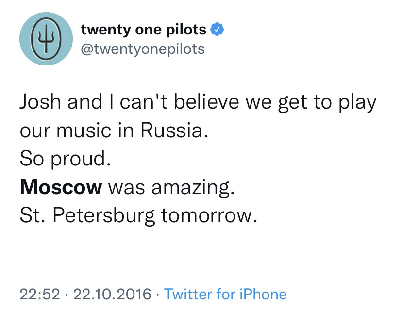 “Мы с Джошем не можем поверить, что смогли играть нашу музыку в России. Очень горжусь. Москва была восхитительна. Санкт-Петербург завтра.”