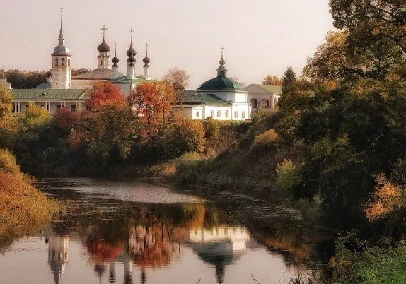 НАЧАЛО Но  тут она увидела Виктора, он быстро шел в ее сторону, рядом с ним был парень с биглем.