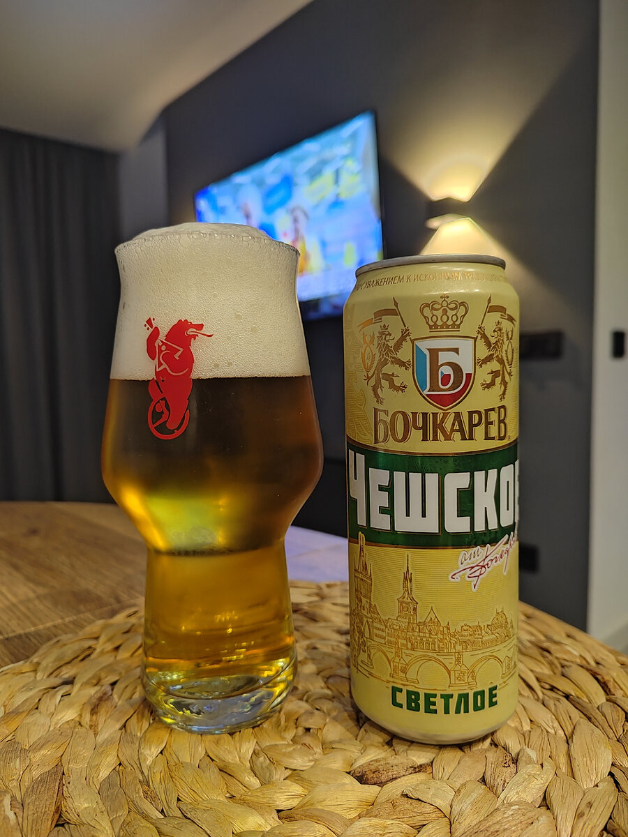 Бочкарев Чешское Светлое и, конечно, Карлов мост на банке