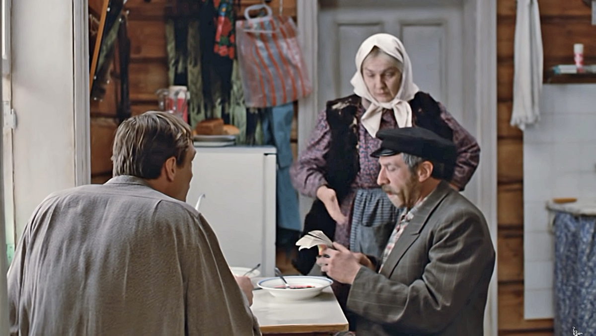 На дворе 14 июля 1983 года — день взятия Бастилии, который, согласно дяде Мите, прошел зря. 