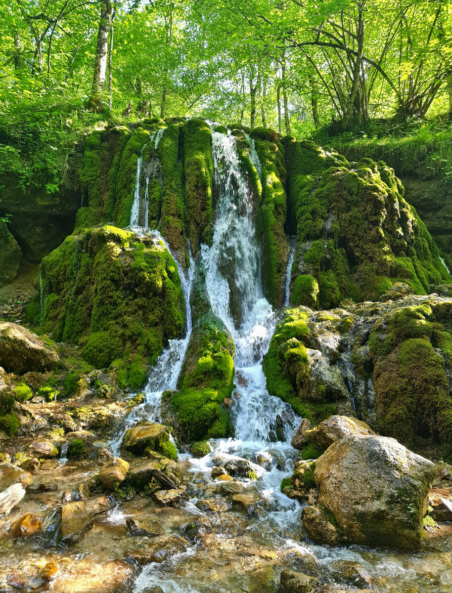 Очень милые, зелёные водопадики