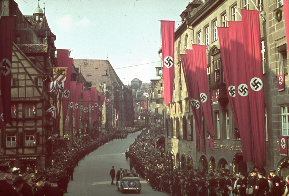 “Нюрнберг, Германия, 1938”, фотограф Хуго Йегер