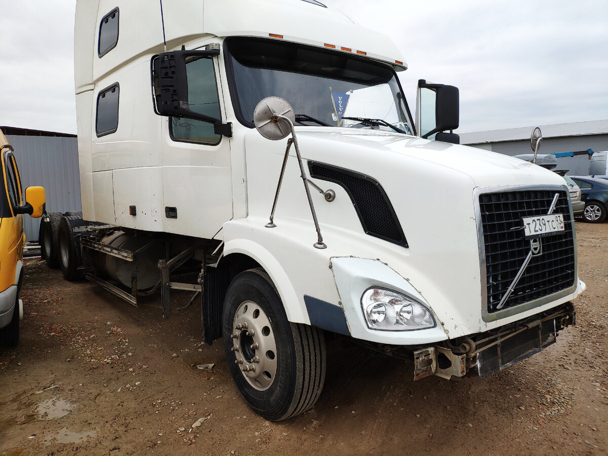 Фары от Газели. Дёшево и смотрятся как "родные"