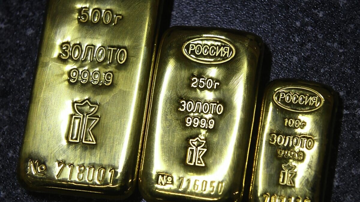    Мерные слитки золота высшей пробы 99,99 процентов чистоты на Красноярском заводе цветных металлов имени В. Н. Гулидова "Красцветмет"© РИА Новости / Илья Наймушин