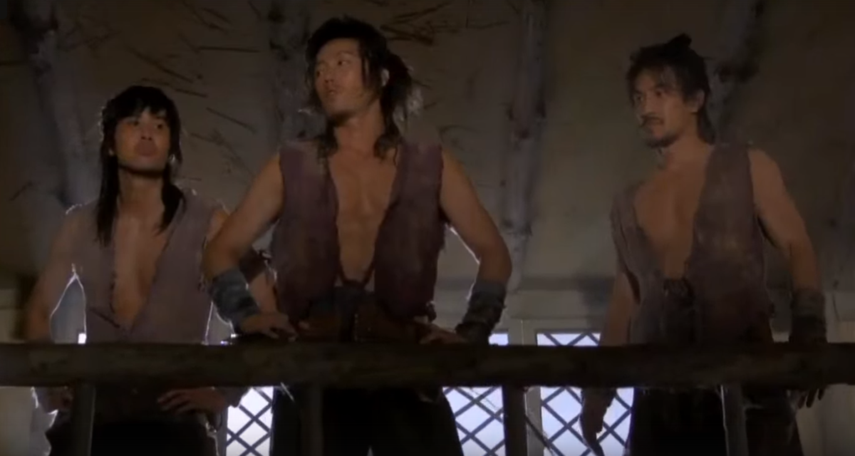 Это ещё скромная форма повседневной одежды.