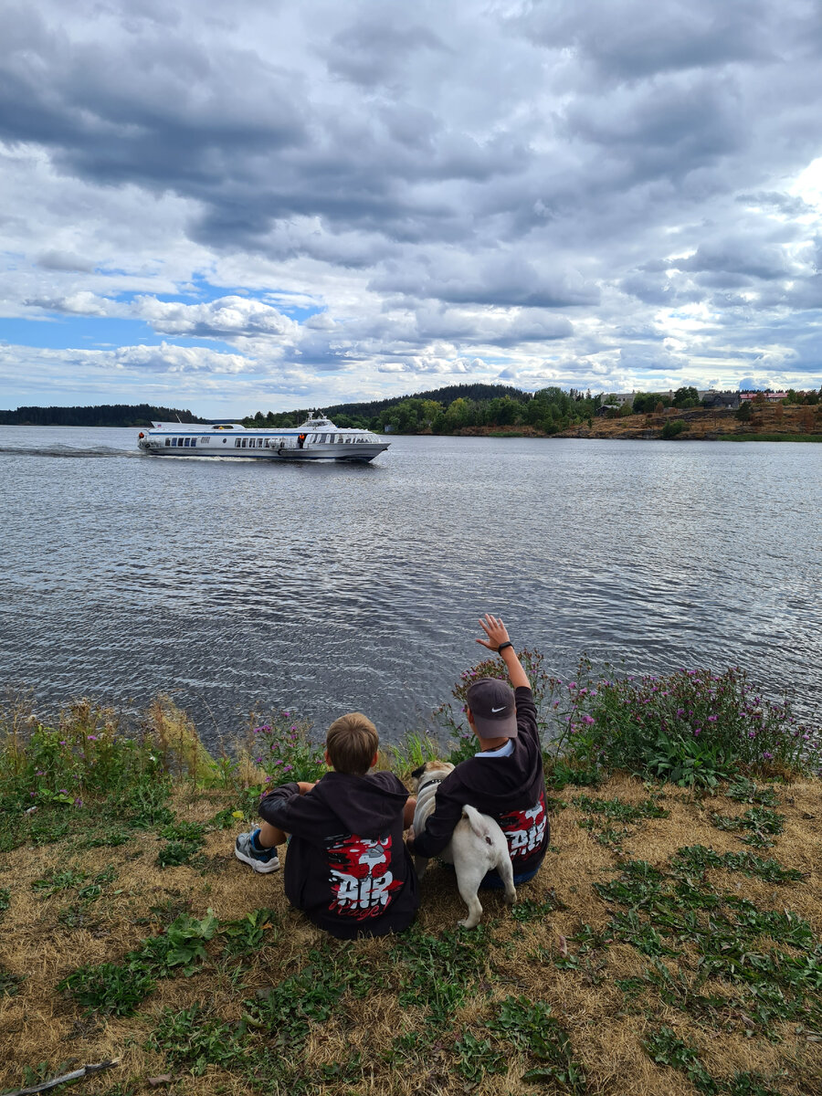 Привезли туристов