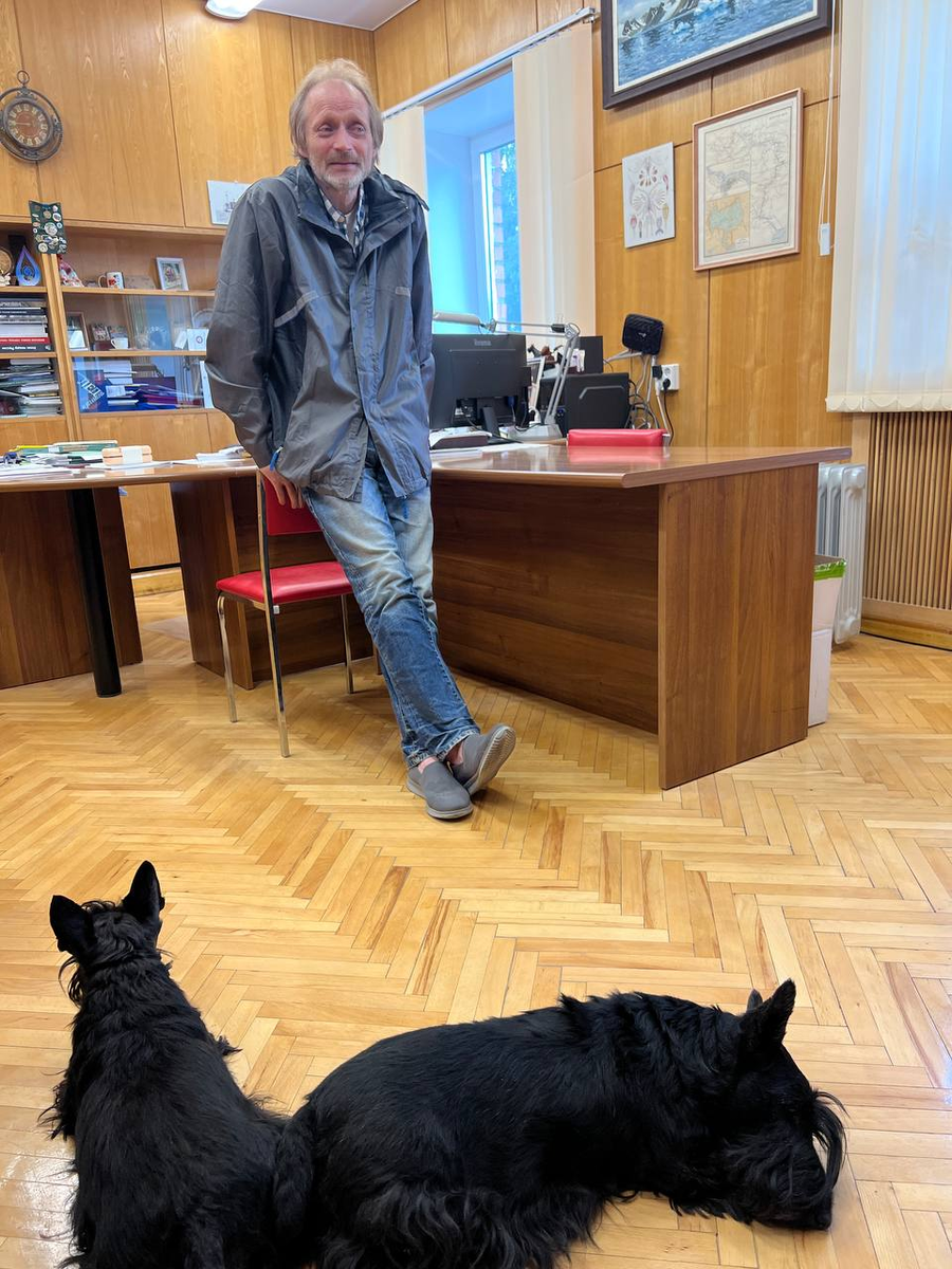 В кабинете директора института