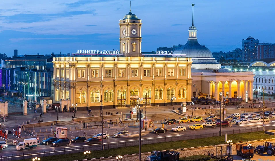 Москва октябрьская какой. Ленинградский вокзал Москва. Ленинградский ЖД вокзал Москва. Петербургский вокзал в Москве тон. Вокзал Москва Ленинградский вокзал.