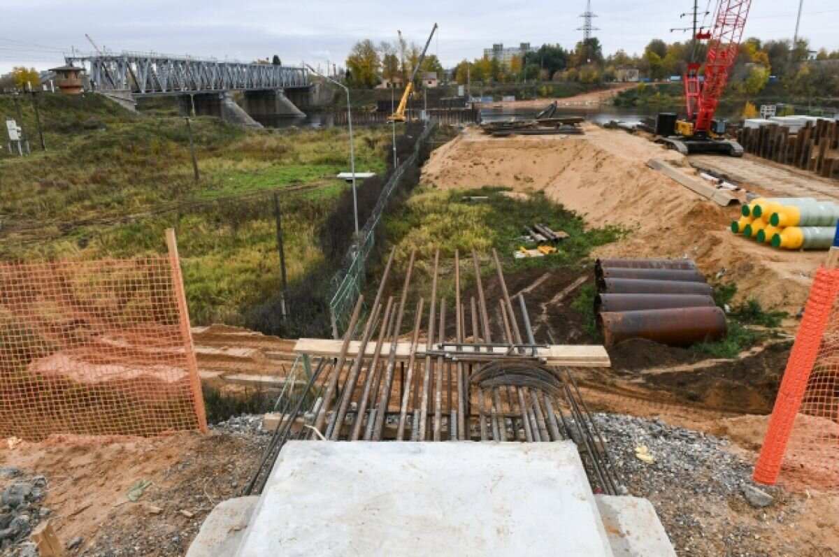    Строители готовят основание для последней опоры Западного моста в Твери