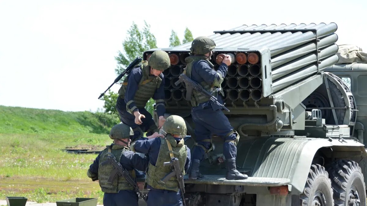 Как сняться с учета студентам, обучающимся за границей, и тем, кто там постоянно проживает. Фото: Министерство обороны