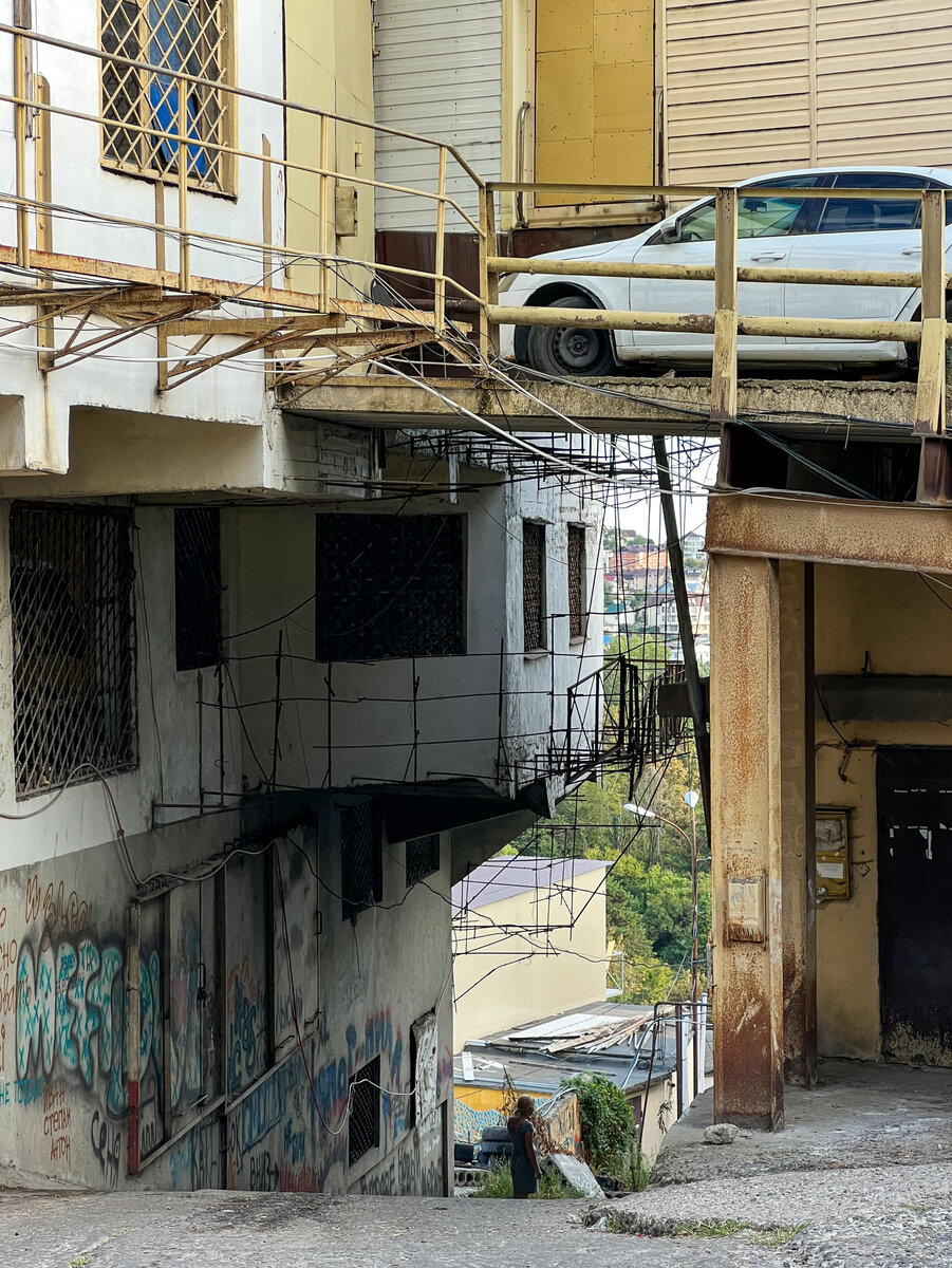 Фавелы на Альпийской улице в Сочи.