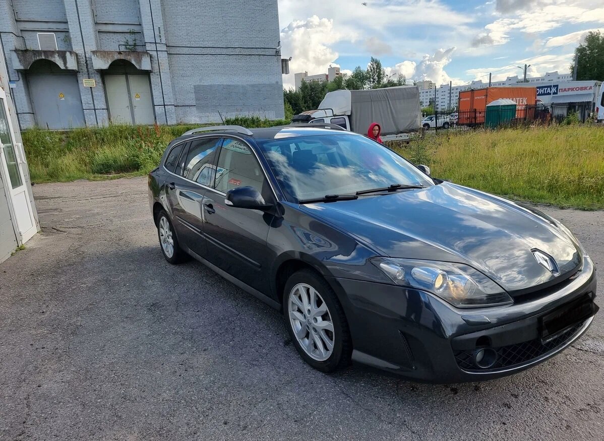 Рено Лагуна в кузове универсал.