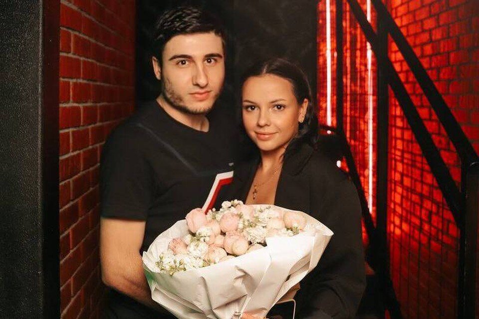     Футболист из Иркутска Микаел Гандилян сделал предложение любимой прямо во время матча. Фото: личный архив Микаела Гандиляна