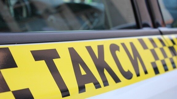     Такси в Омске перестало быть дружелюбным, удобным, а главное — логичным. Смотрим на «повышенный» дождь и «нескончаемый» коэффициент.