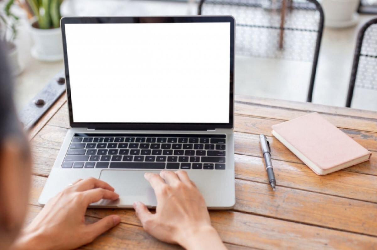    Врач рассказала, как избежать боли в глазах при работе за монитором