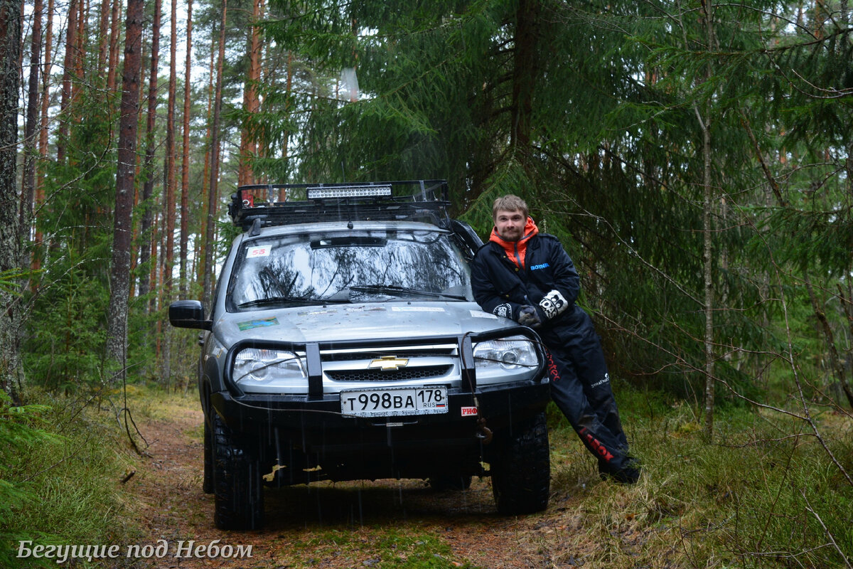 К сожалению подготовленный внедорожник не очень подходит для длинных перегонов по асфальту. 
