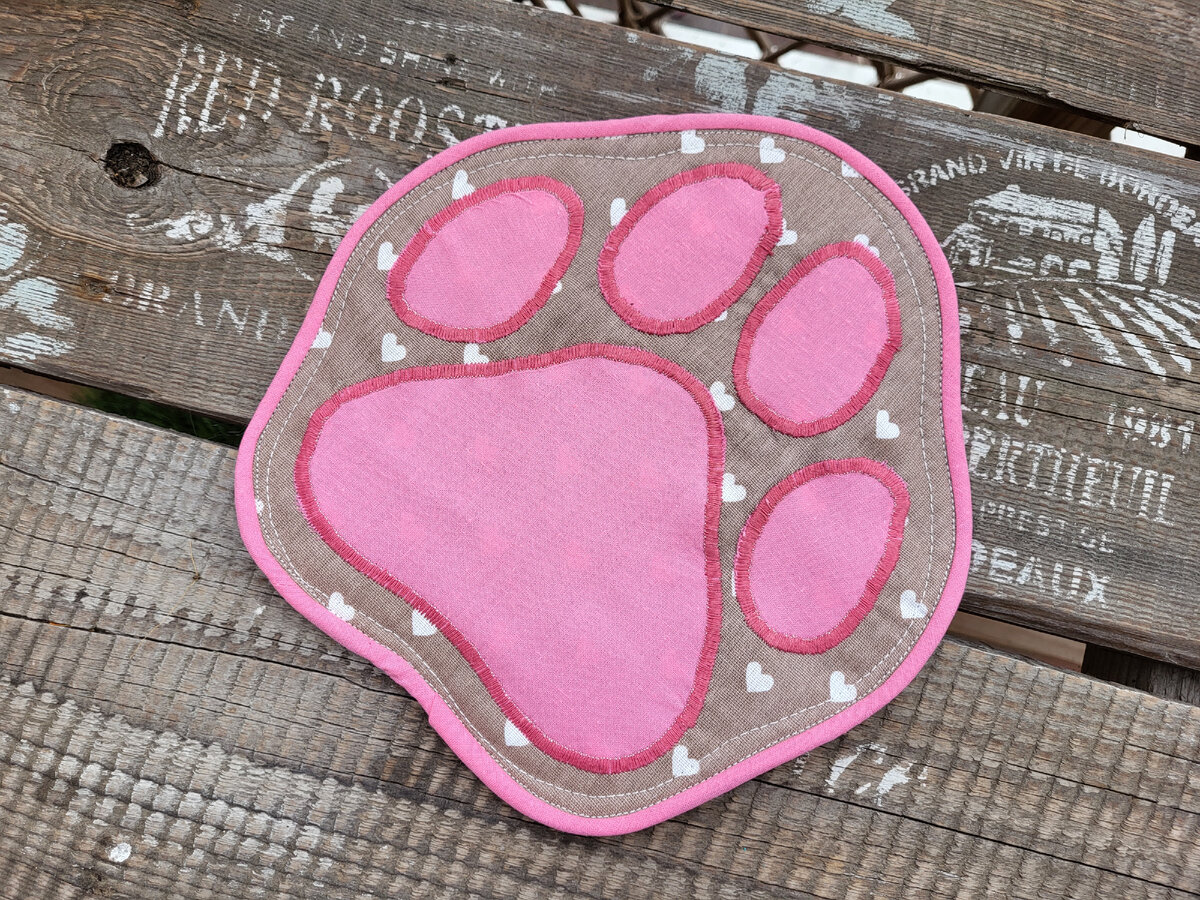 Прихватка в виде отпечатка кошачьей лапки - удобная и симпатичная вещица для дома!