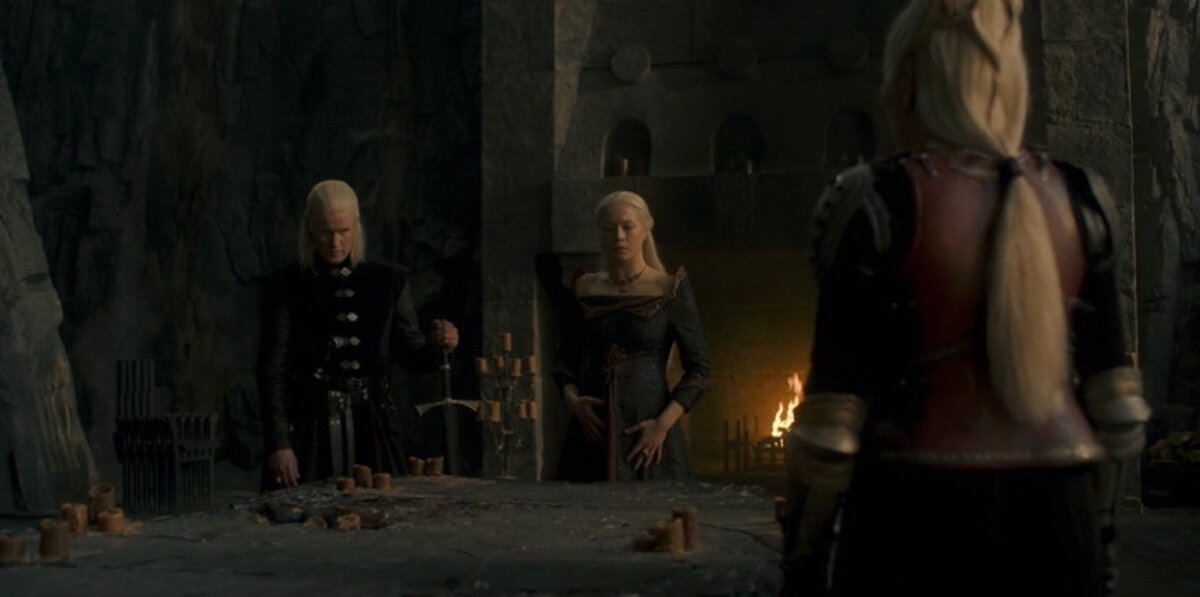 у Рейниры уже чёрт-те какая по счёту беременность... кто-то рожать отказывался, помнится