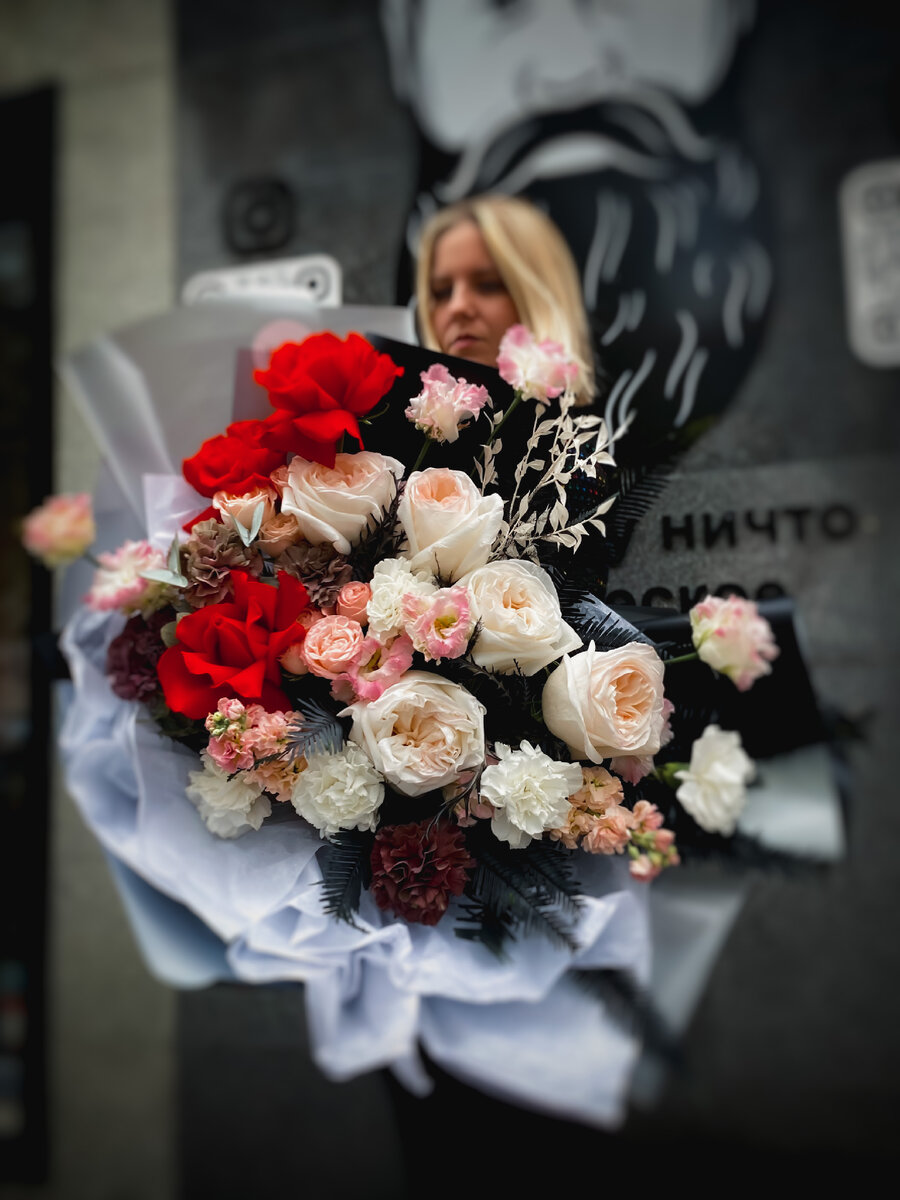 Кристина Кропанцева-Бадида, флорист-декоратор с более чем 7-летним опытом и участник команды-победителя конкурса WEDDING AWARDS URAL 2018 года