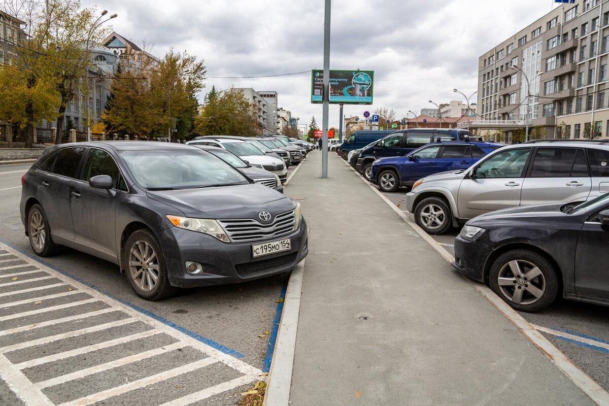 Горпарковки. Парковка. Новосибирск парковка на Шамшурина. Нарушение правил парковки Новосибирск красный проспект. Парковка на красной площади