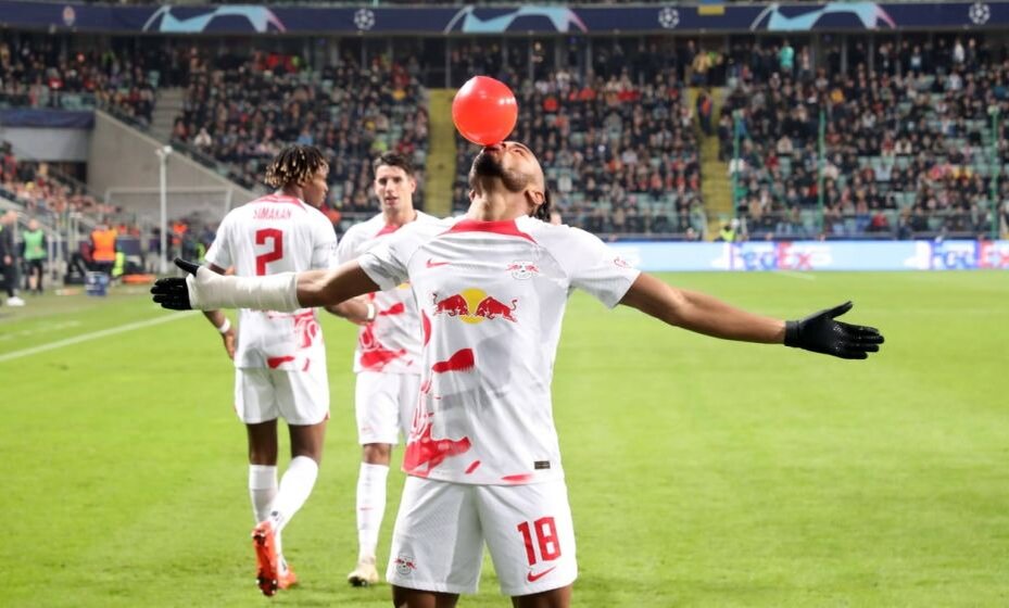    Кристофер Нкунку необычно отпраздновал гол в ворота «Шахтера». Фото: Global Look Press